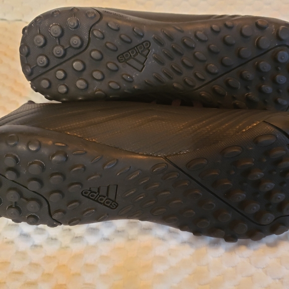 New Adidas soccer Predators 19.4 - Picture 5 of 5